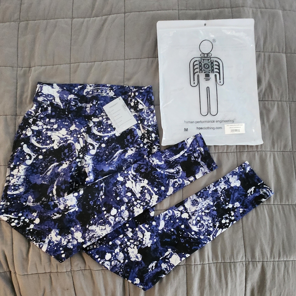 HPE brand Women's Blue and Black Patterned Leggings, NWT! (MED)